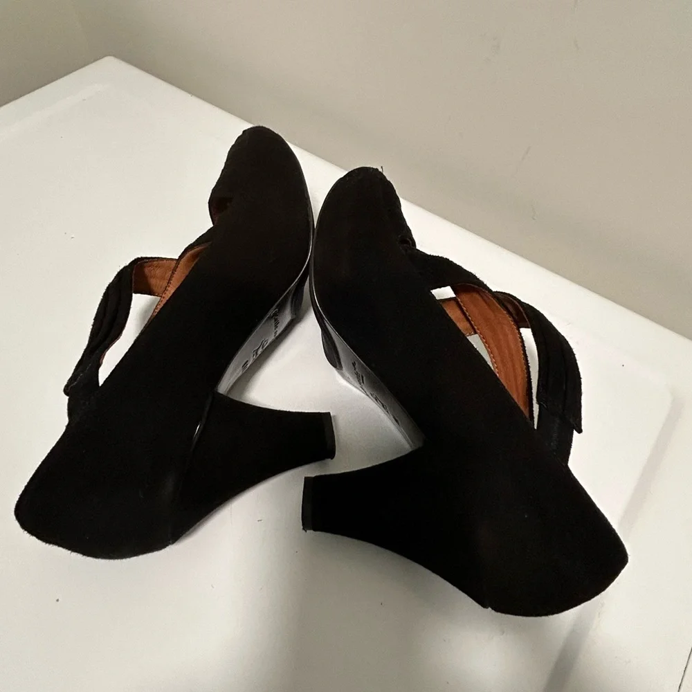 Gentle Souls Suede Peeptoe Heels Black Size 8